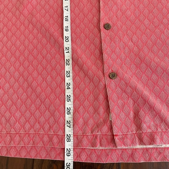 Tommy Bahama 100% Silk Pink/Red Geometric Casual Shirt - Picture 8 of 9